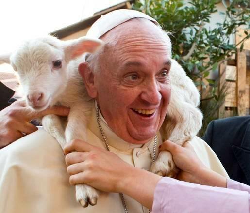 Papa Francisc ne îndeamnă să nu mai mâncăm miel de Paşte!